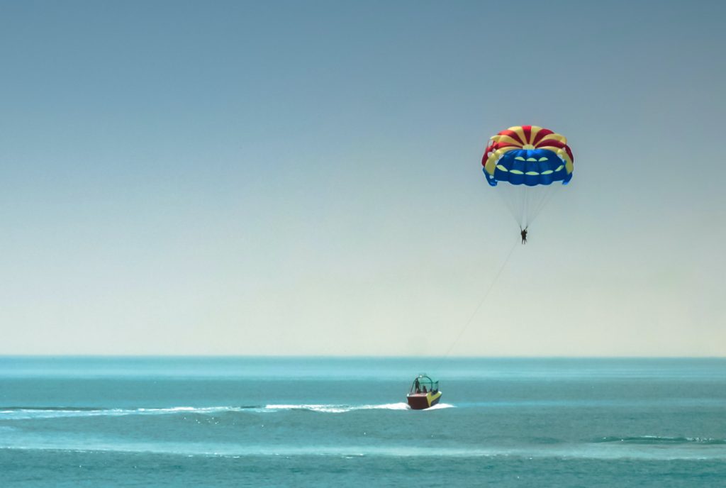 Voo de parasail